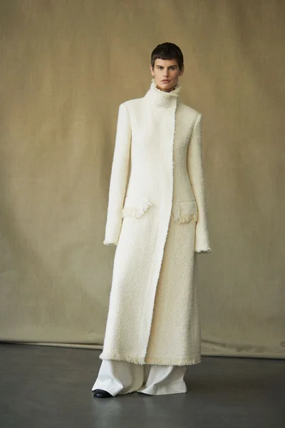 Look 10